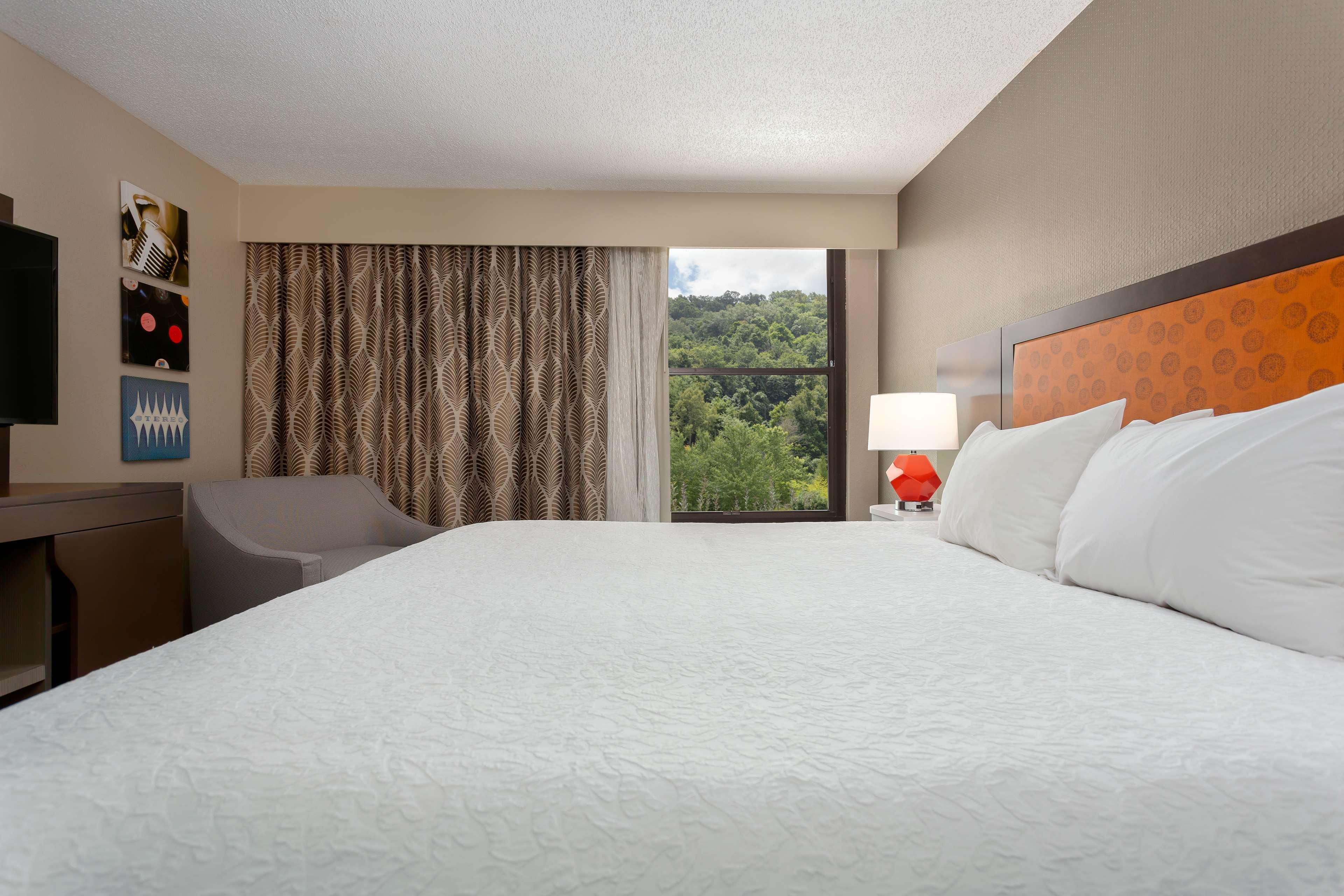 Hampton Inn Бристол Экстерьер фото