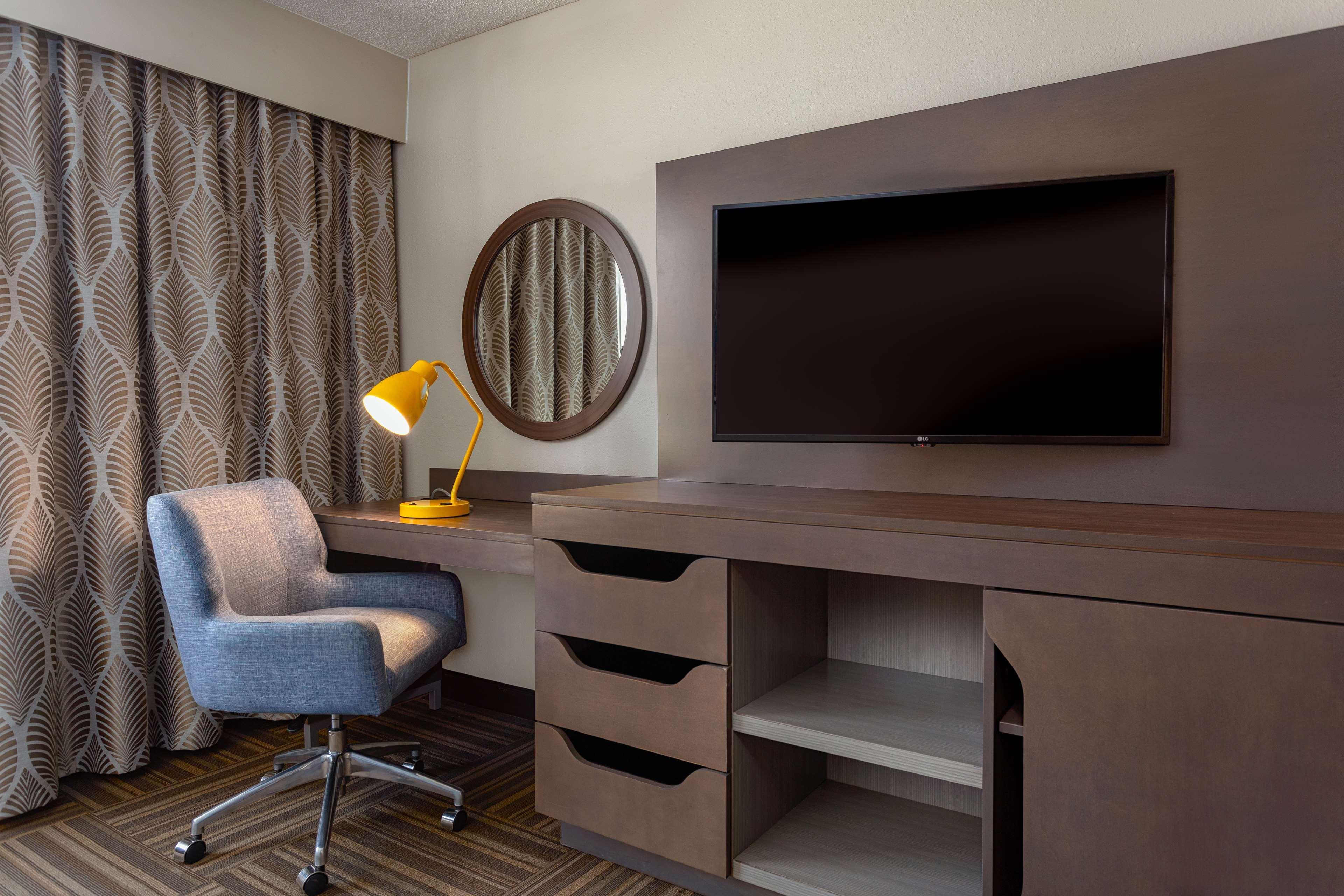 Hampton Inn Бристол Экстерьер фото