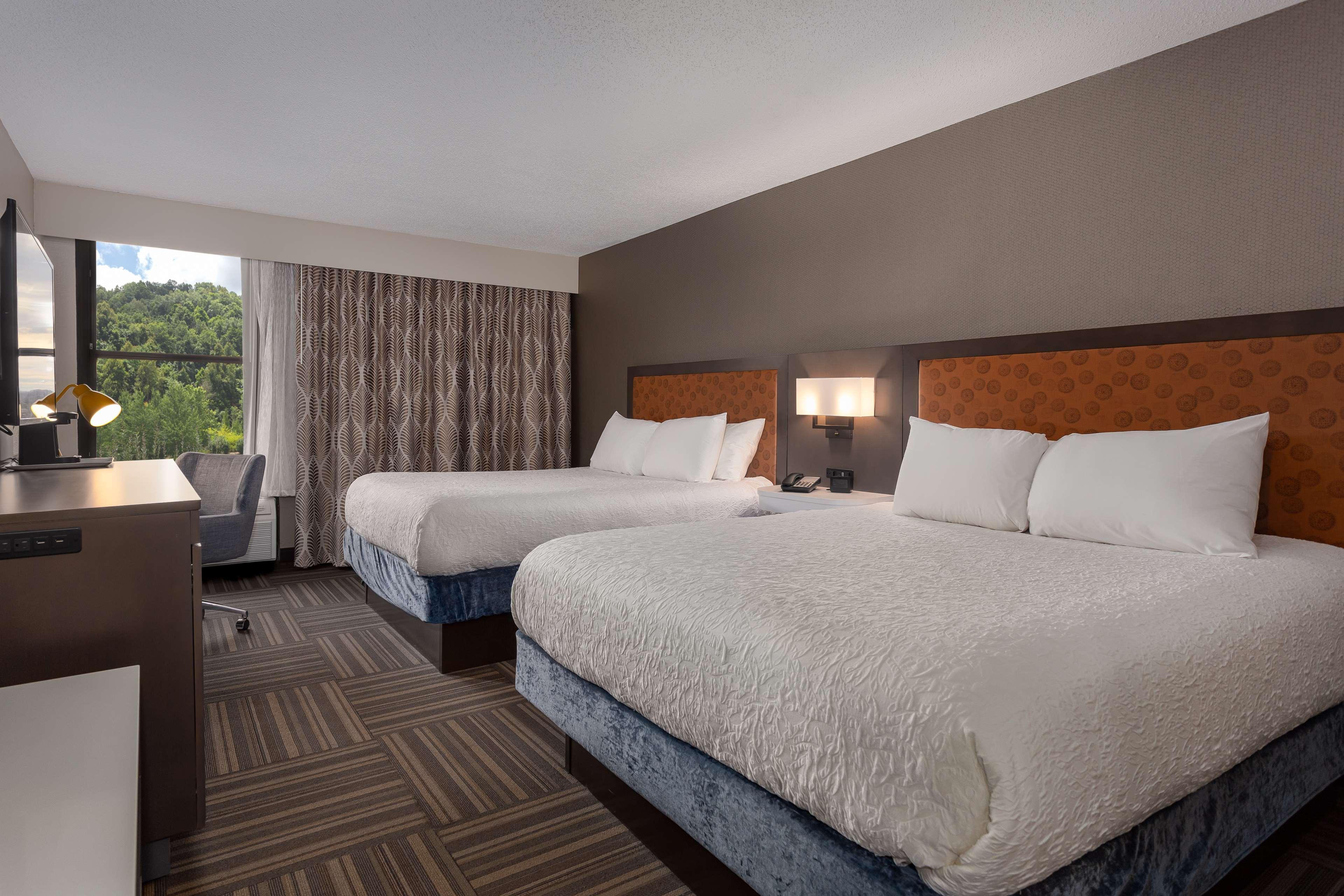 Hampton Inn Бристол Экстерьер фото