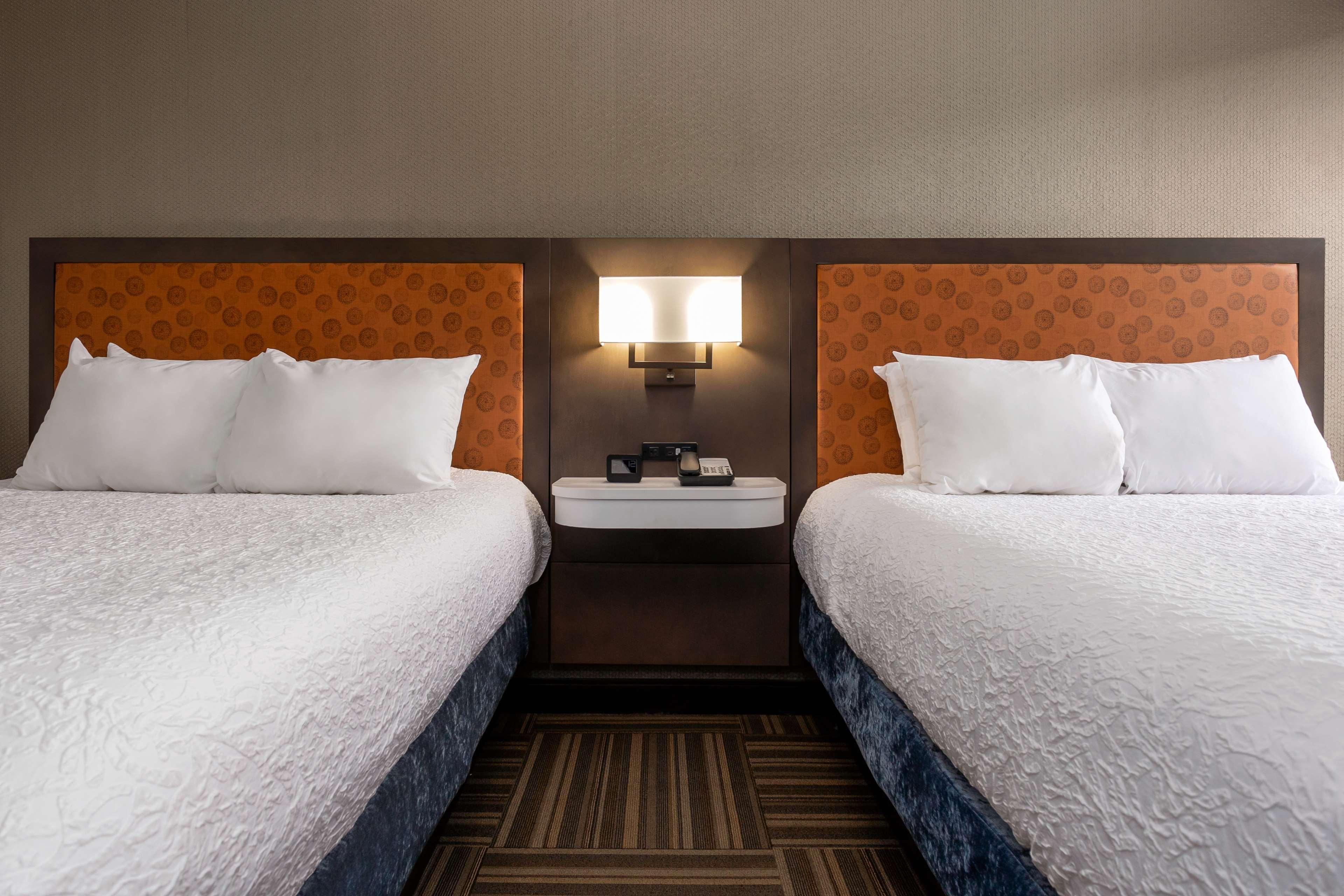 Hampton Inn Бристол Экстерьер фото