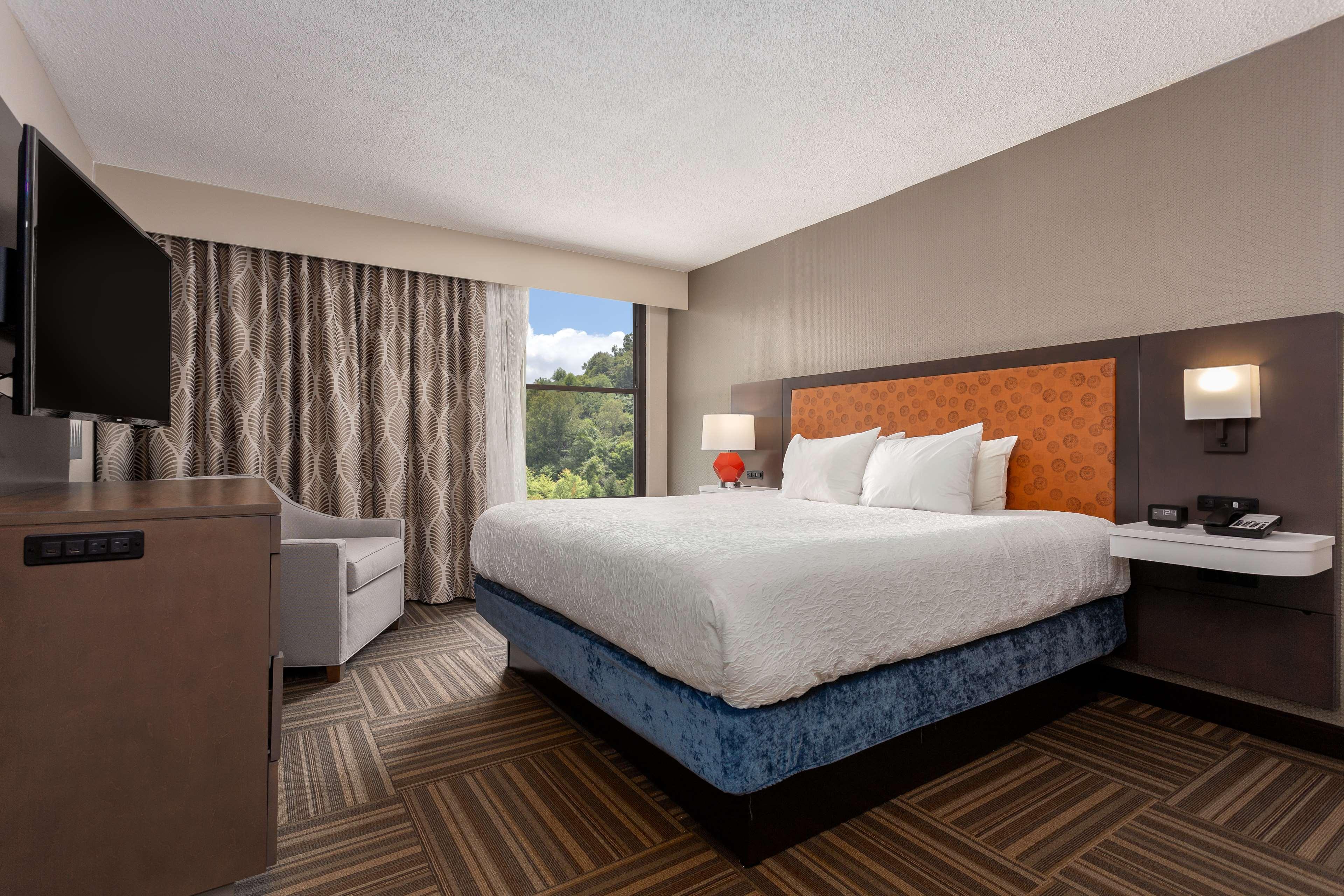 Hampton Inn Бристол Экстерьер фото