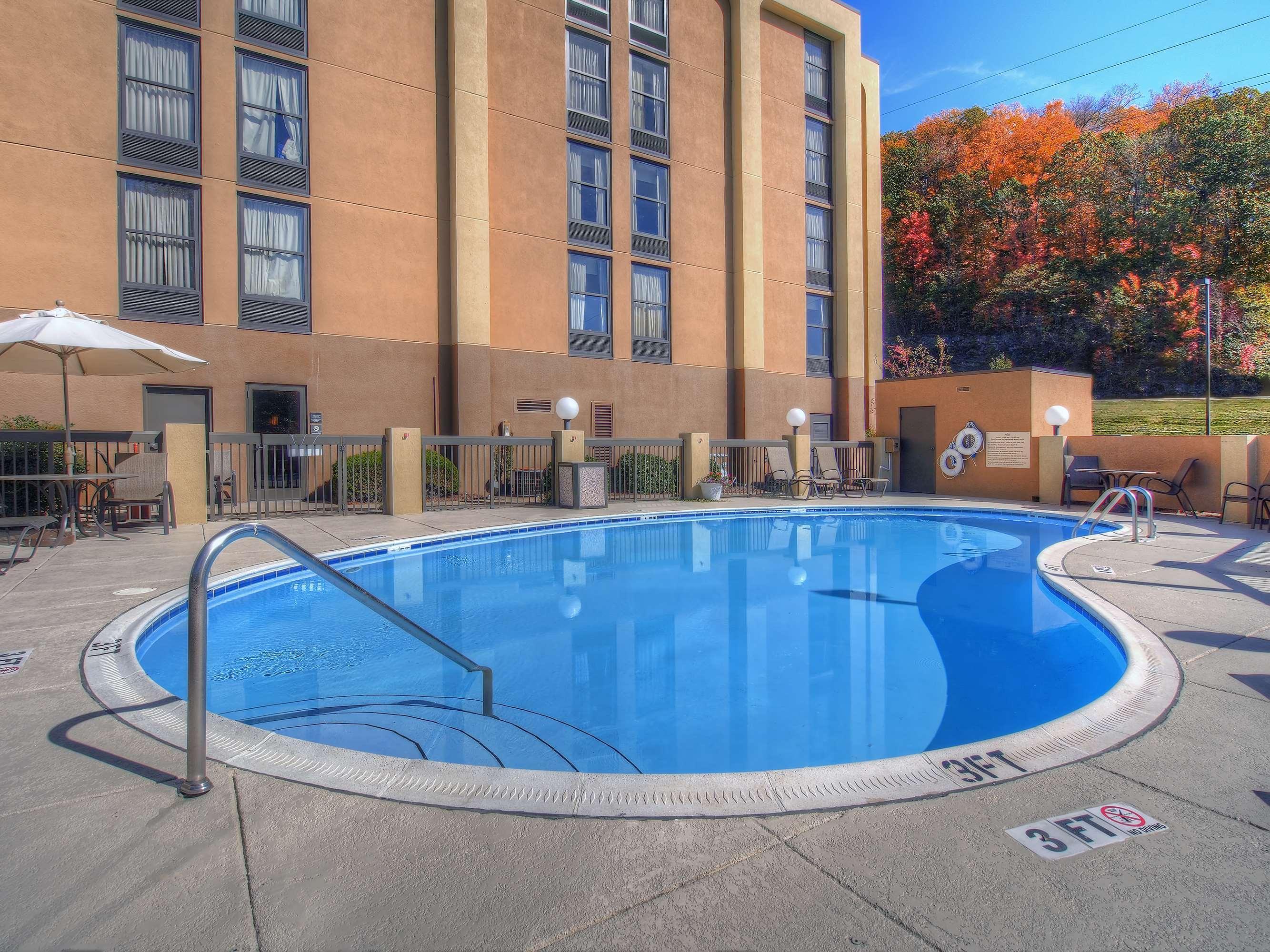 Hampton Inn Бристол Экстерьер фото