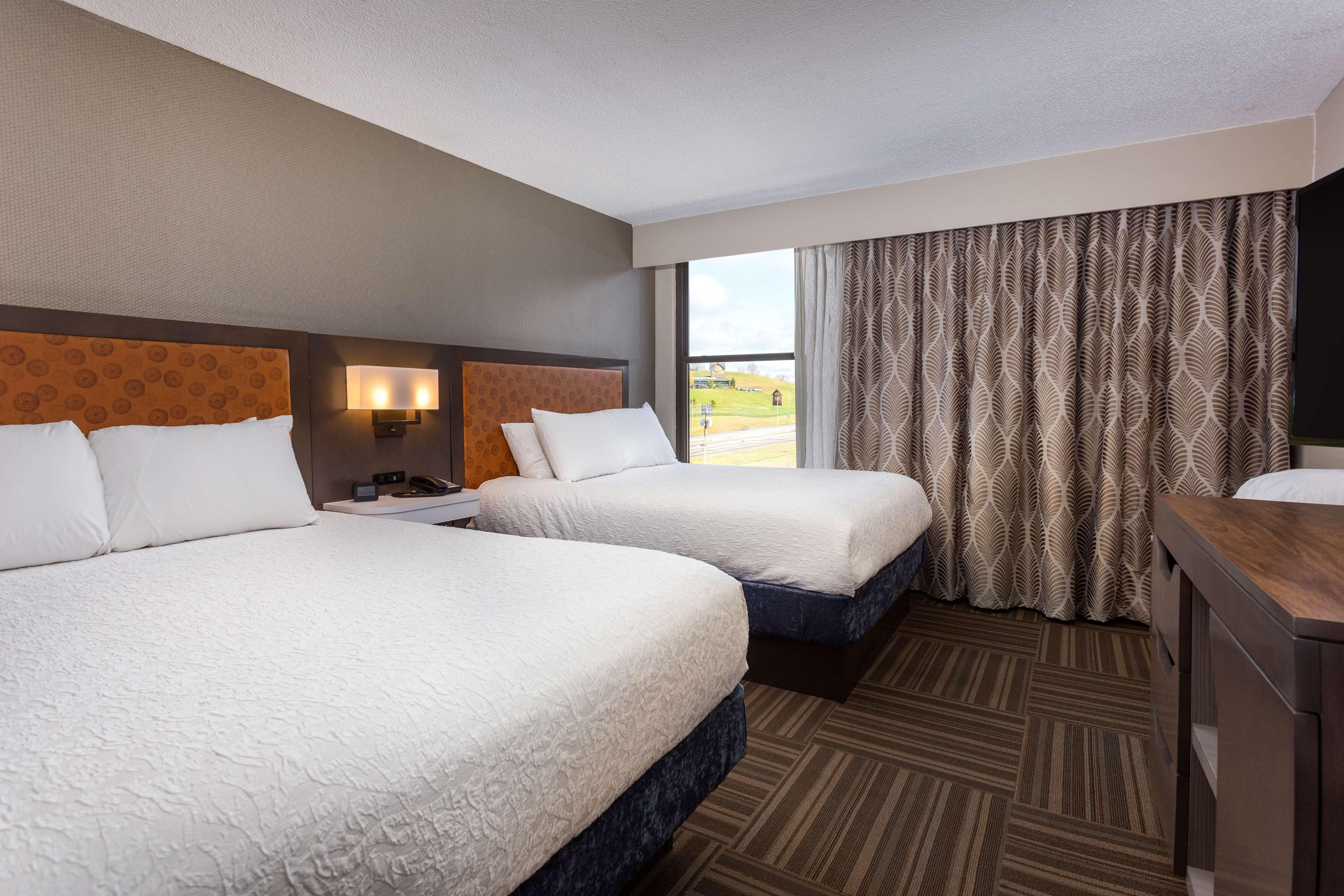 Hampton Inn Бристол Экстерьер фото