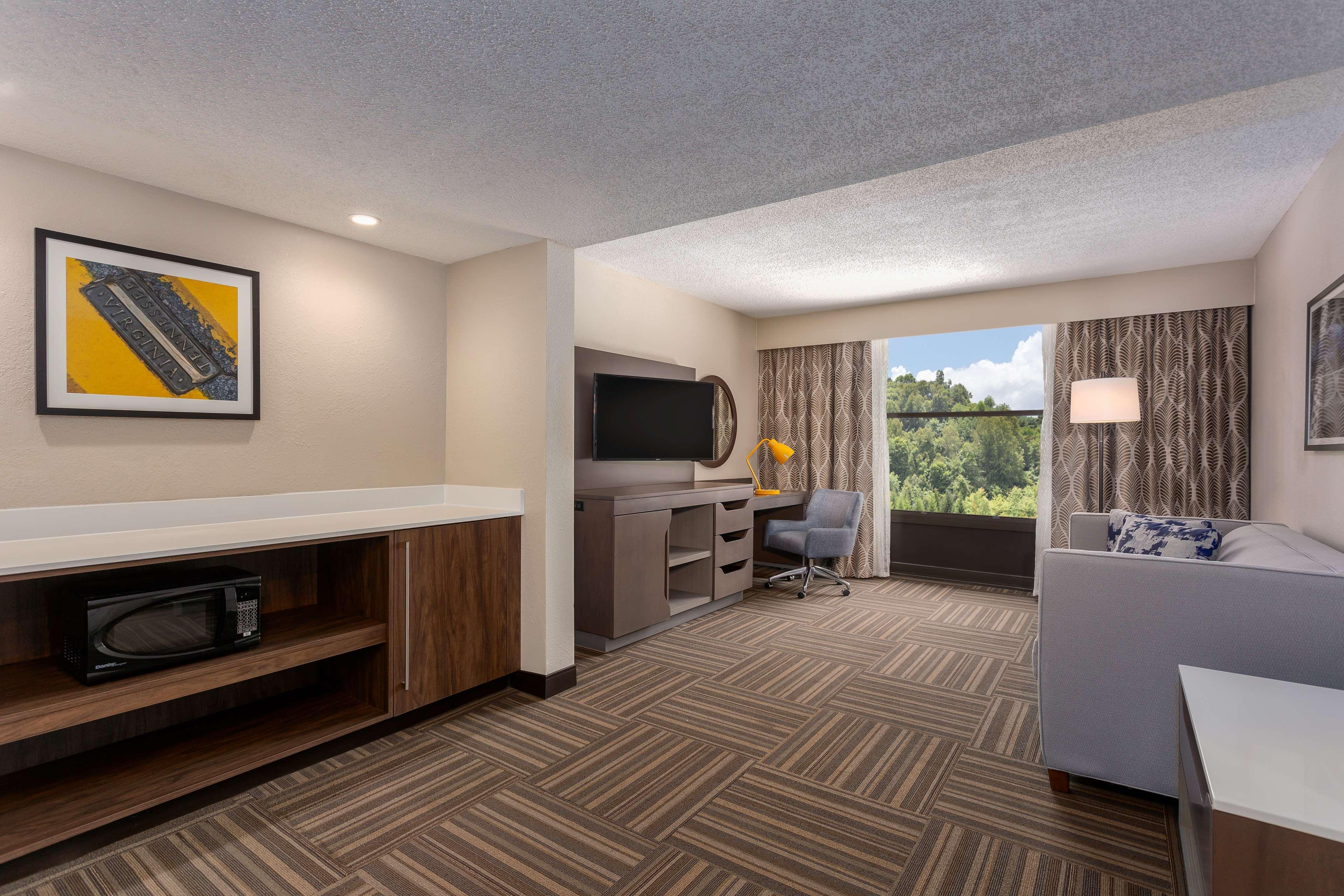 Hampton Inn Бристол Экстерьер фото