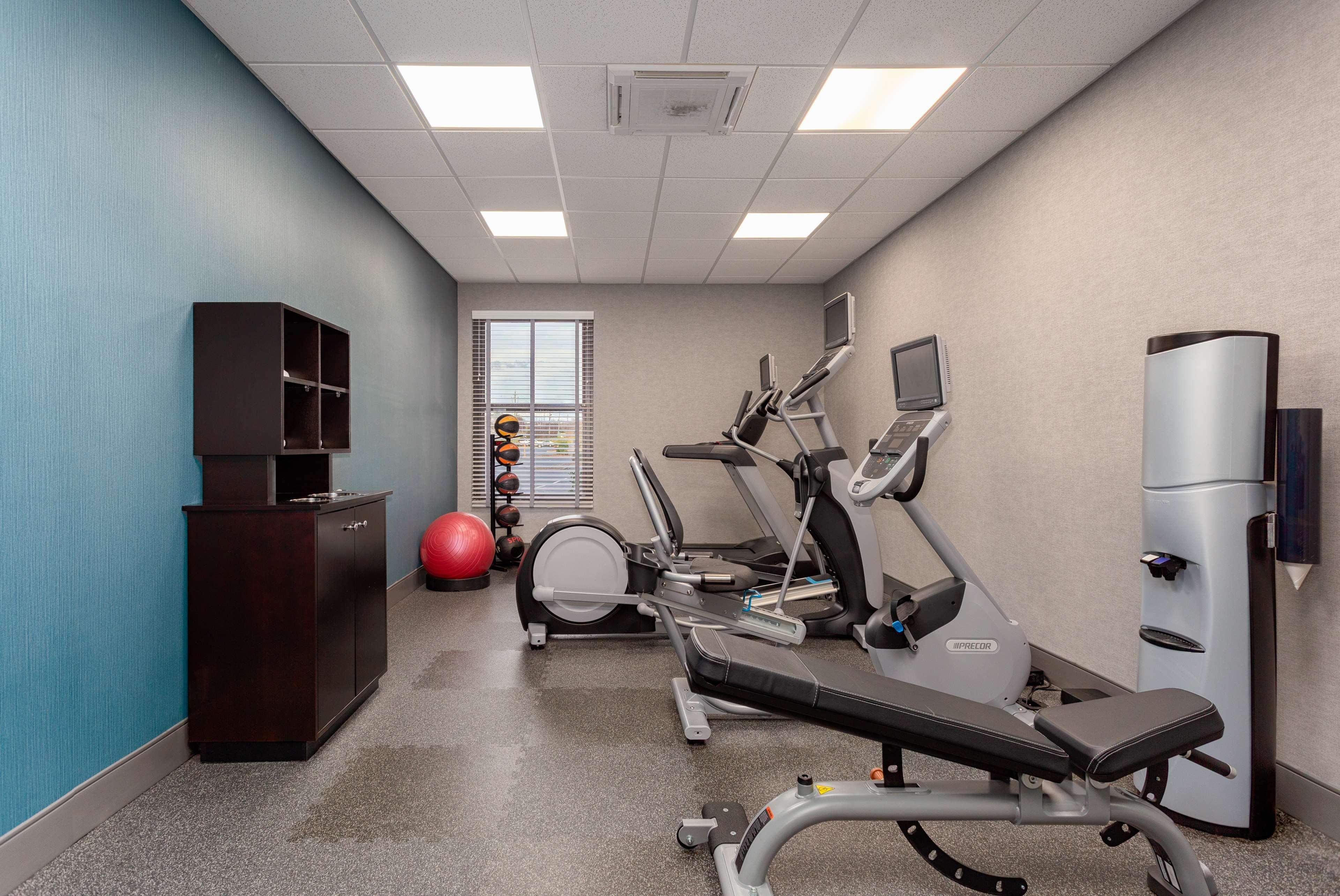 Hampton Inn Бристол Экстерьер фото