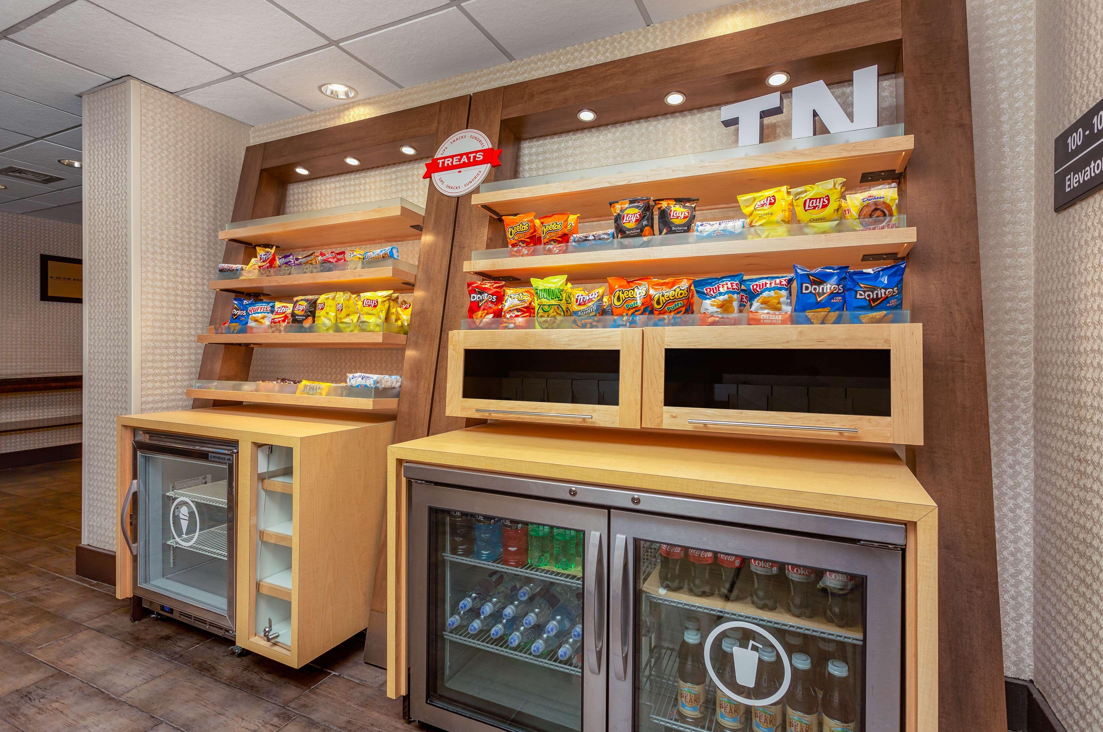 Hampton Inn Бристол Экстерьер фото