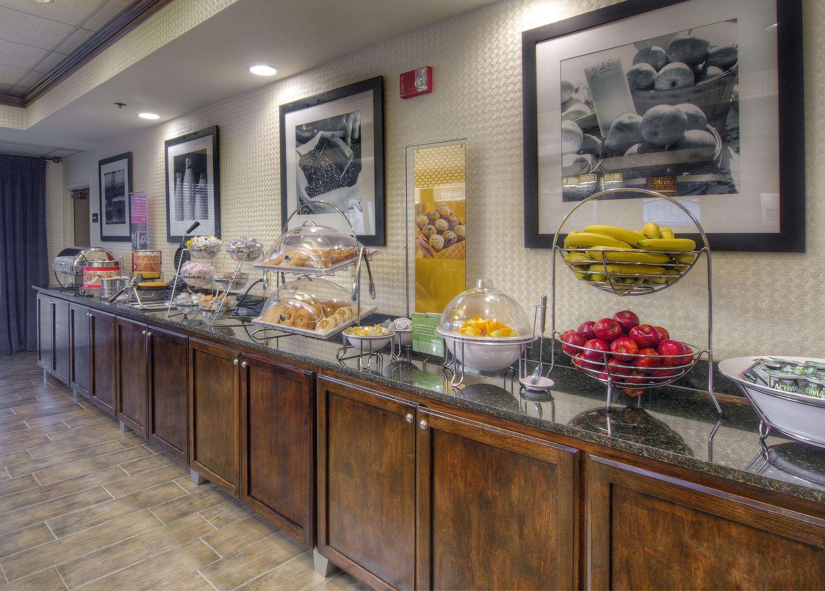 Hampton Inn Бристол Экстерьер фото