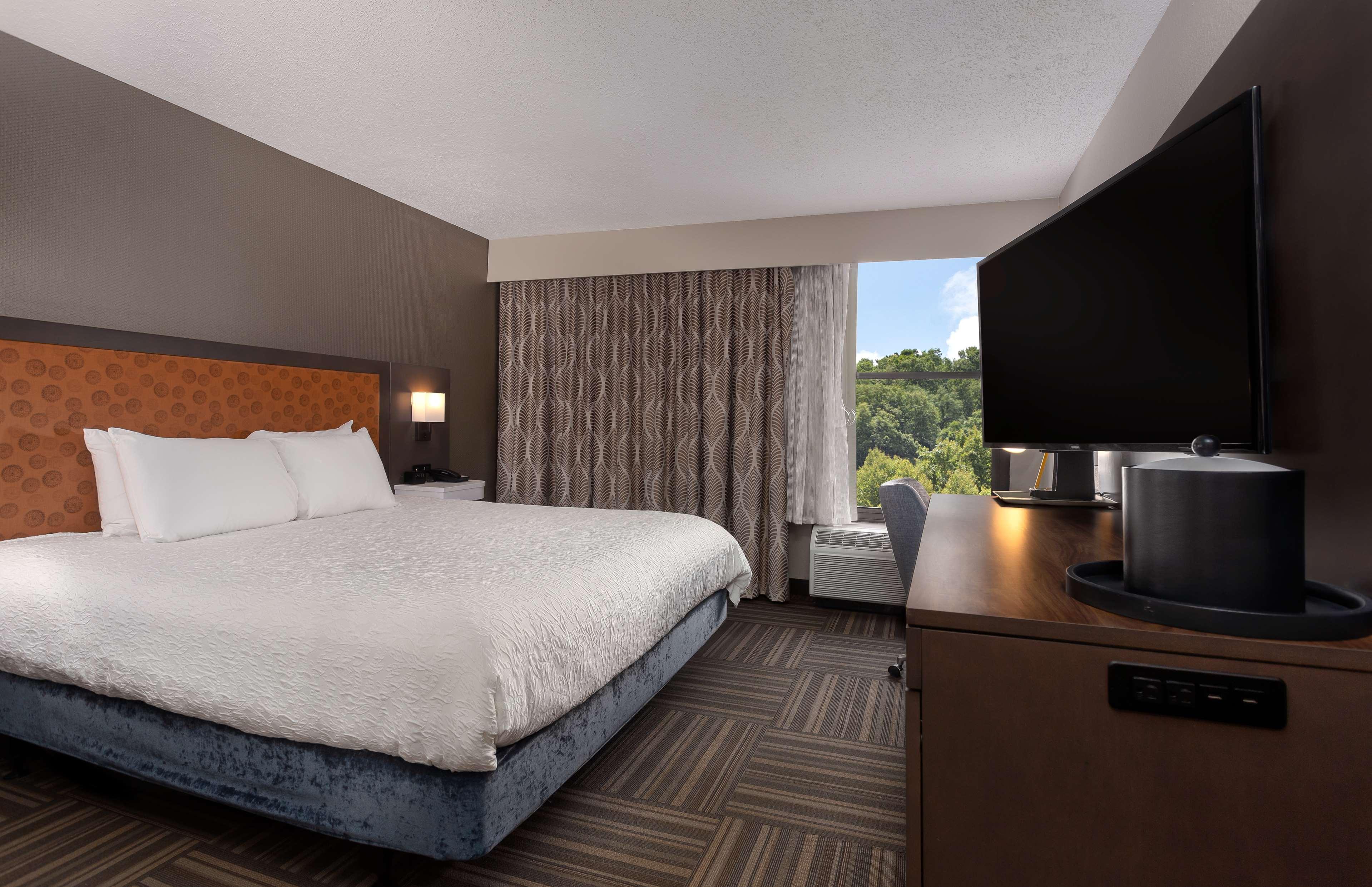 Hampton Inn Бристол Экстерьер фото