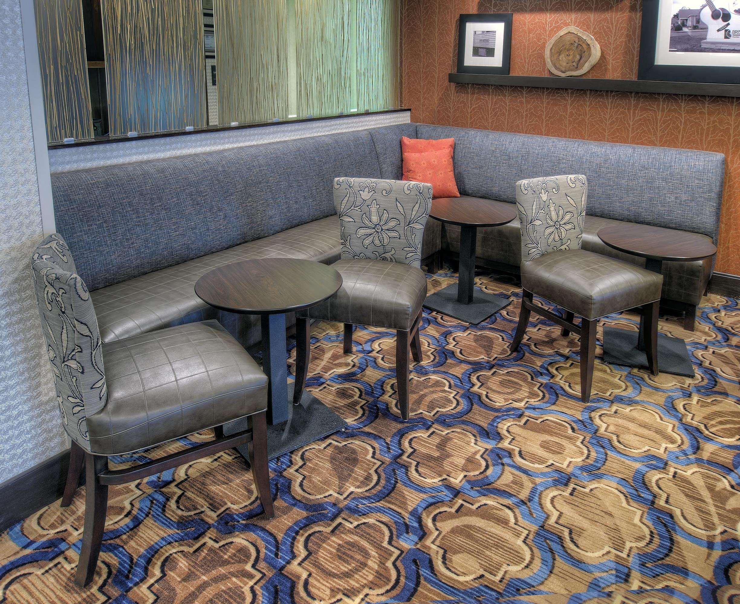 Hampton Inn Бристол Экстерьер фото