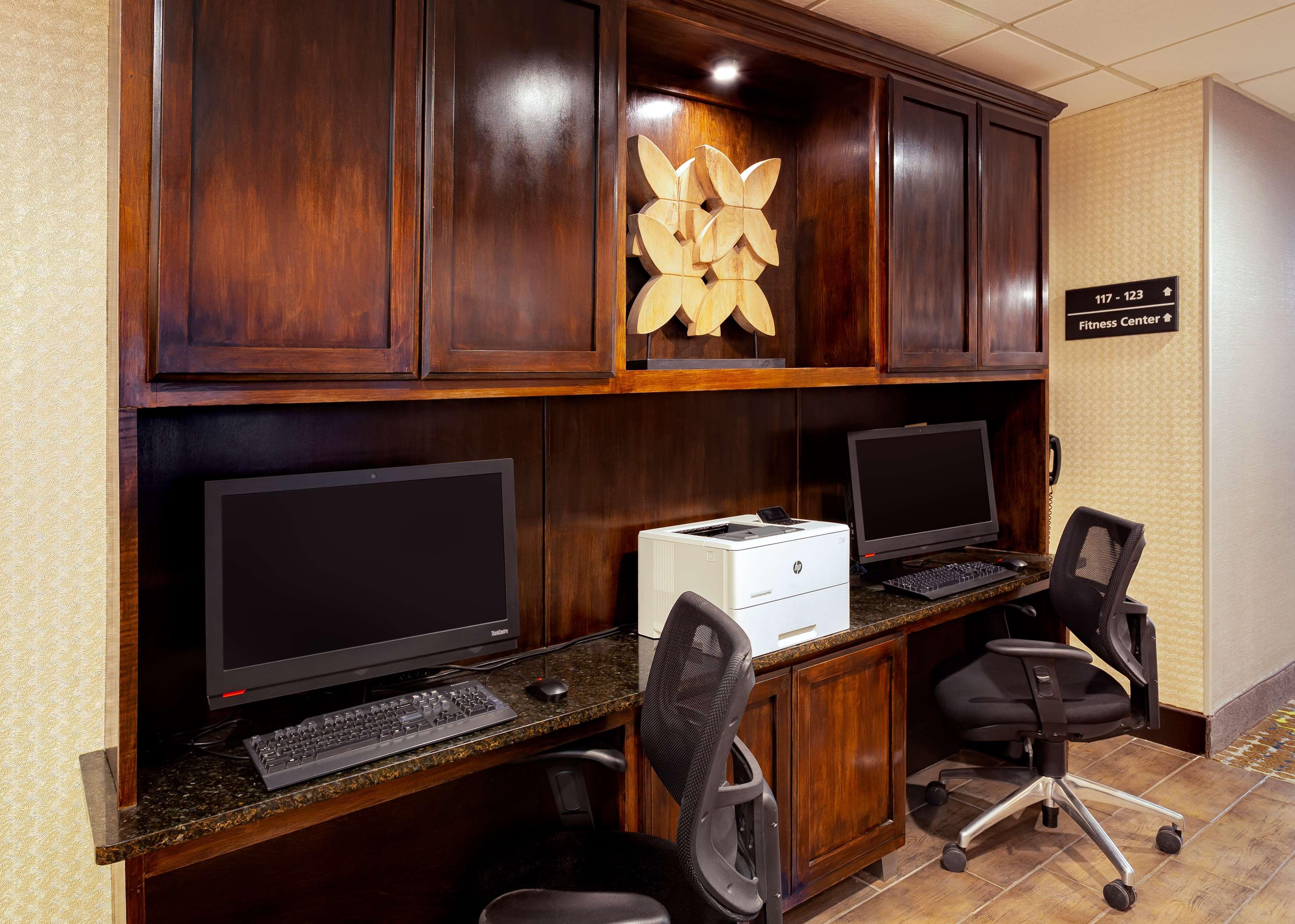 Hampton Inn Бристол Экстерьер фото