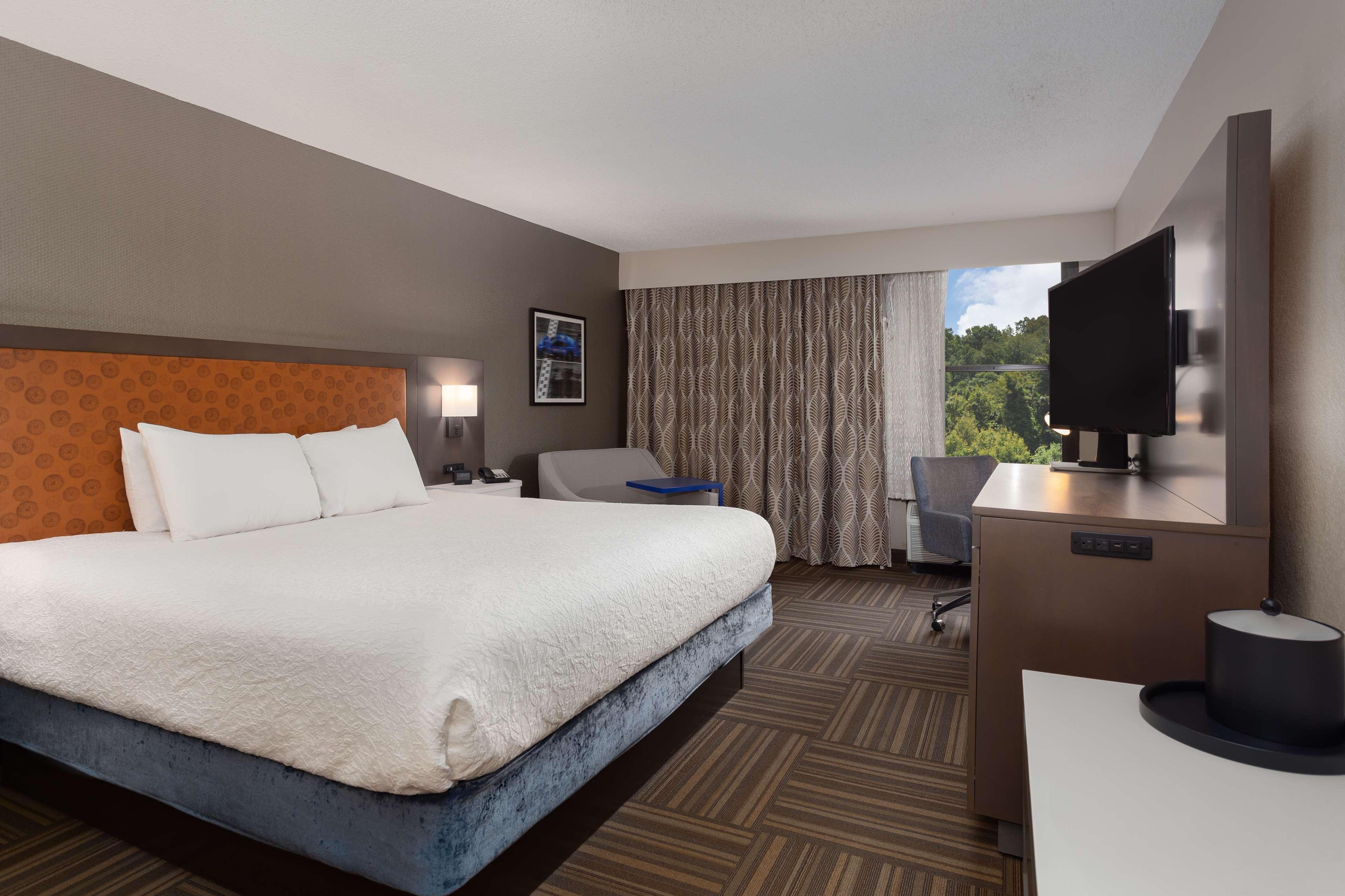 Hampton Inn Бристол Экстерьер фото