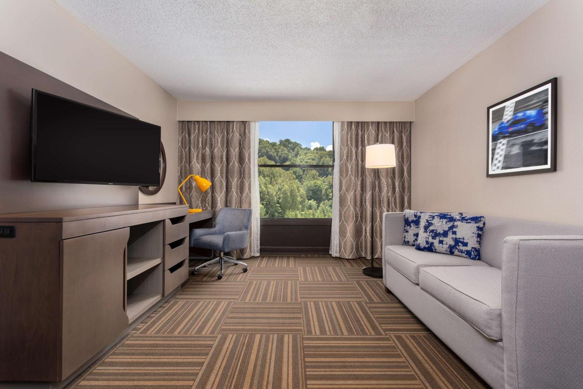 Hampton Inn Бристол Экстерьер фото