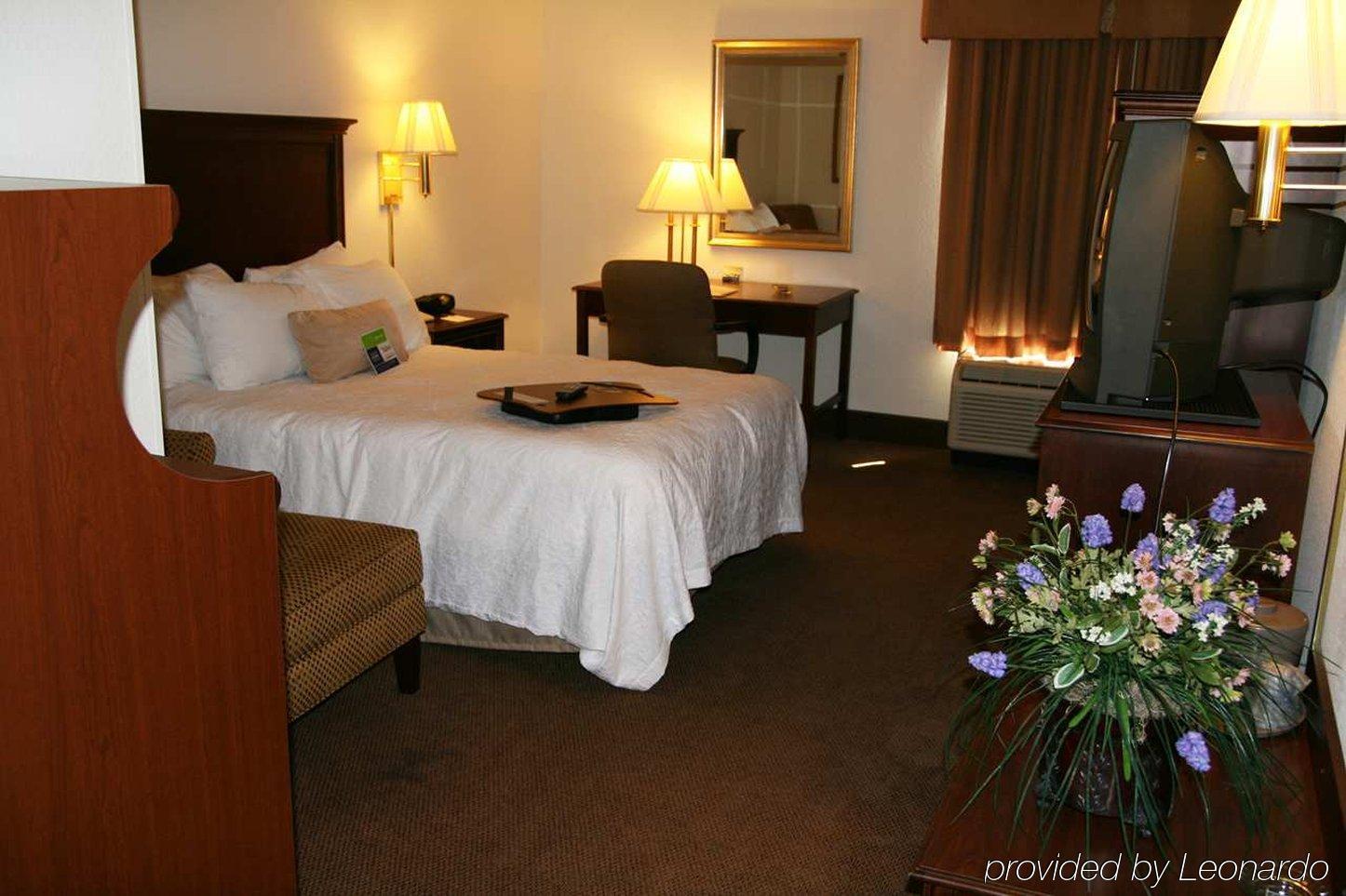 Hampton Inn Бристол Номер фото