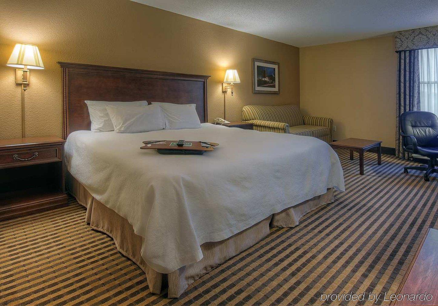 Hampton Inn Бристол Экстерьер фото