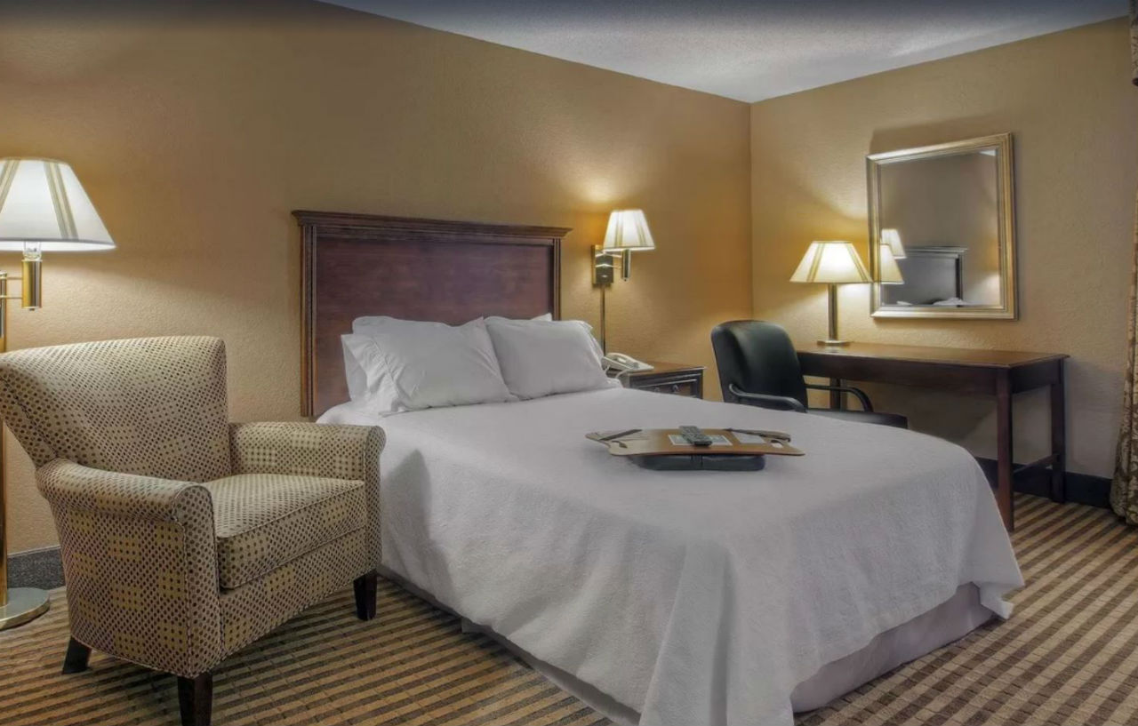 Hampton Inn Бристол Экстерьер фото