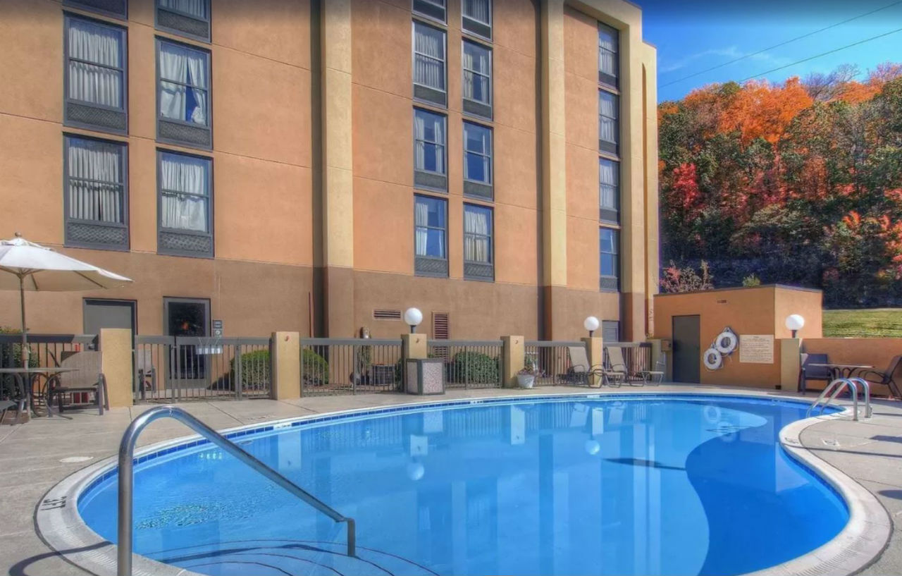 Hampton Inn Бристол Экстерьер фото